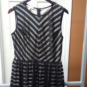 NWOT London times black net/cream strip combo